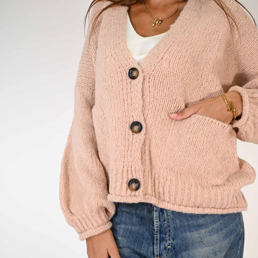 
                      
                        CARDIGAN OVER CON MANICA A PALLONCINO COLOR ROSA
                      
                    