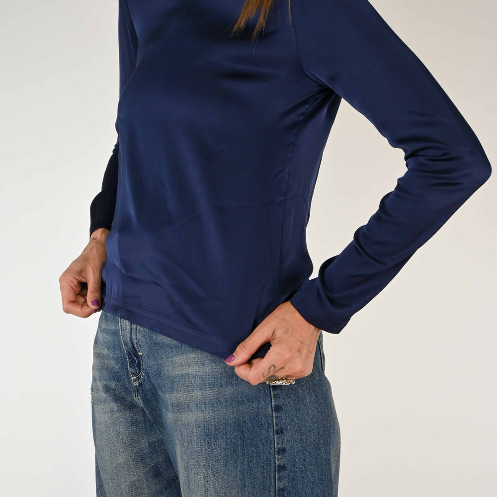 
                  
                    BLUSA GIROCOLLO MANICA LUNGA IN VISCOSA BLU
                  
                