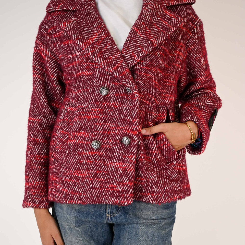 
                      
                        CAPPOTTO CORTO DOPPIOPETTO SPINATO BORDEAUX
                      
                    