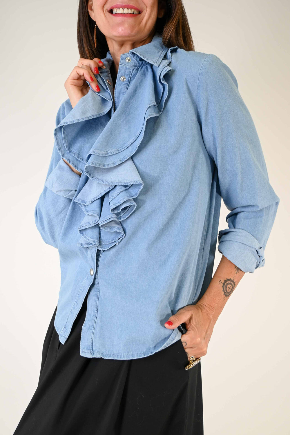 CAMICIA IN CHAMBERAY AZZURRO CON ROUGES