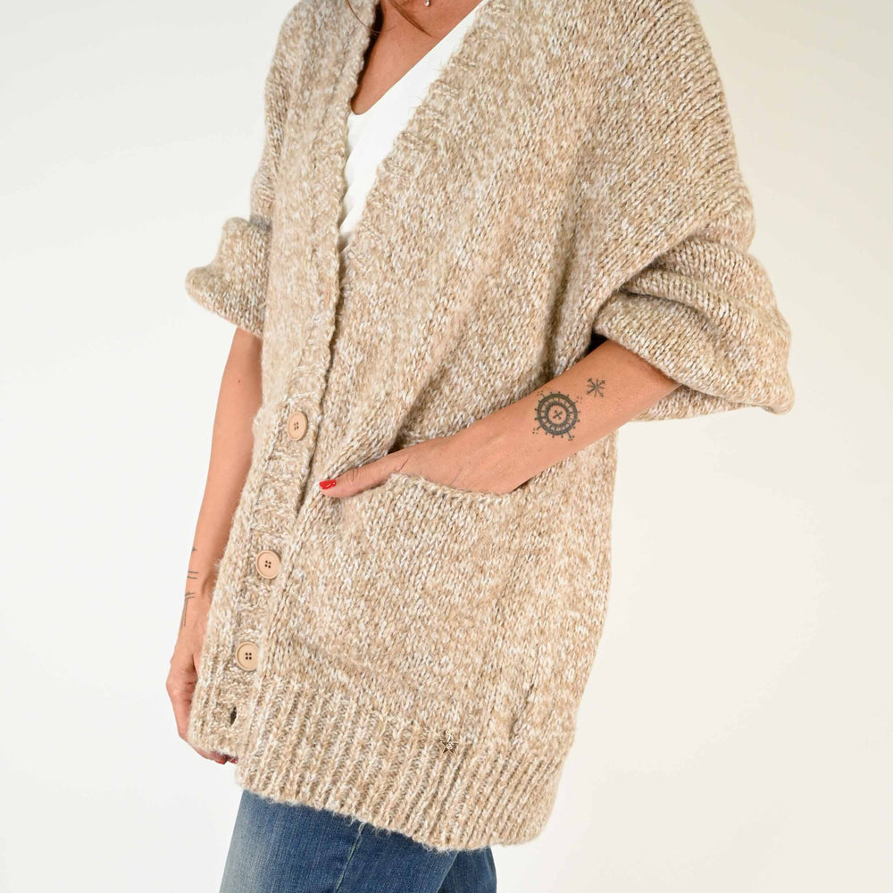 
                  
                    MAXI CARDIGAN 5 BOTTONI MELANGE CAMMELLO/PANNA
                  
                