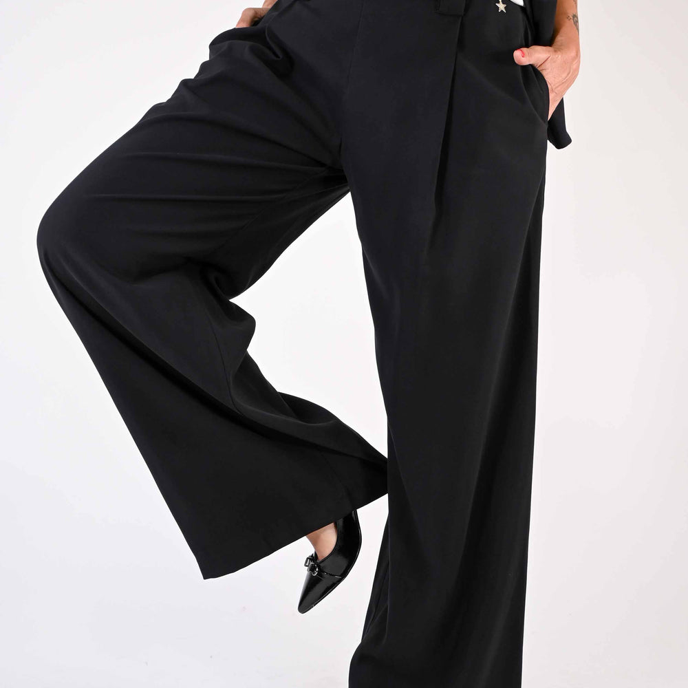 PANTALONE PALAZZO CON PENCE IN VISCOSA COLOR NERO