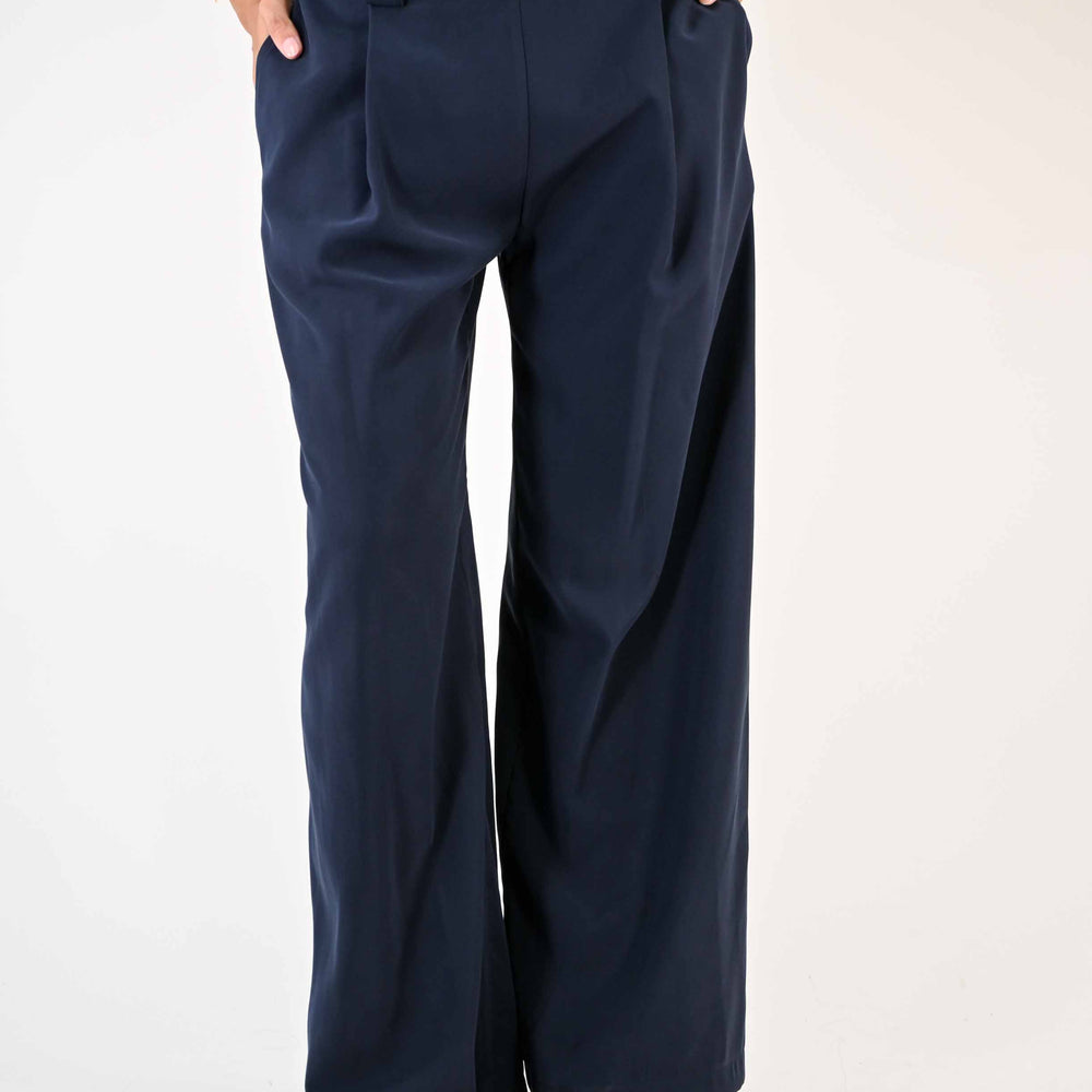 
                  
                    PANTALONE PALAZZO CON PENCE IN VISCOSA COLOR BLU
                  
                