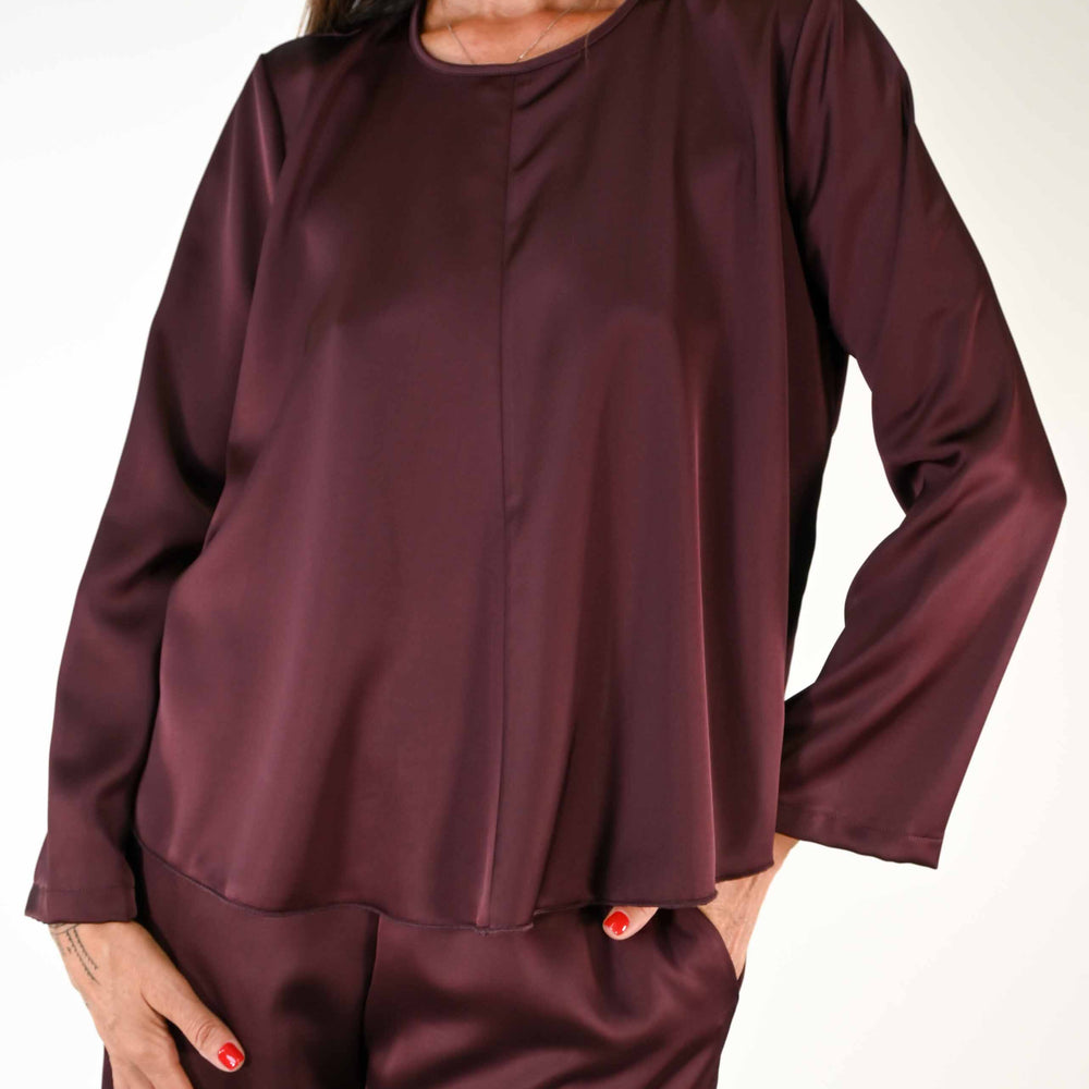 
                      
                        BLUSA A SCATOLA MANICA LUNGA IN RASO COLOR VINO
                      
                    