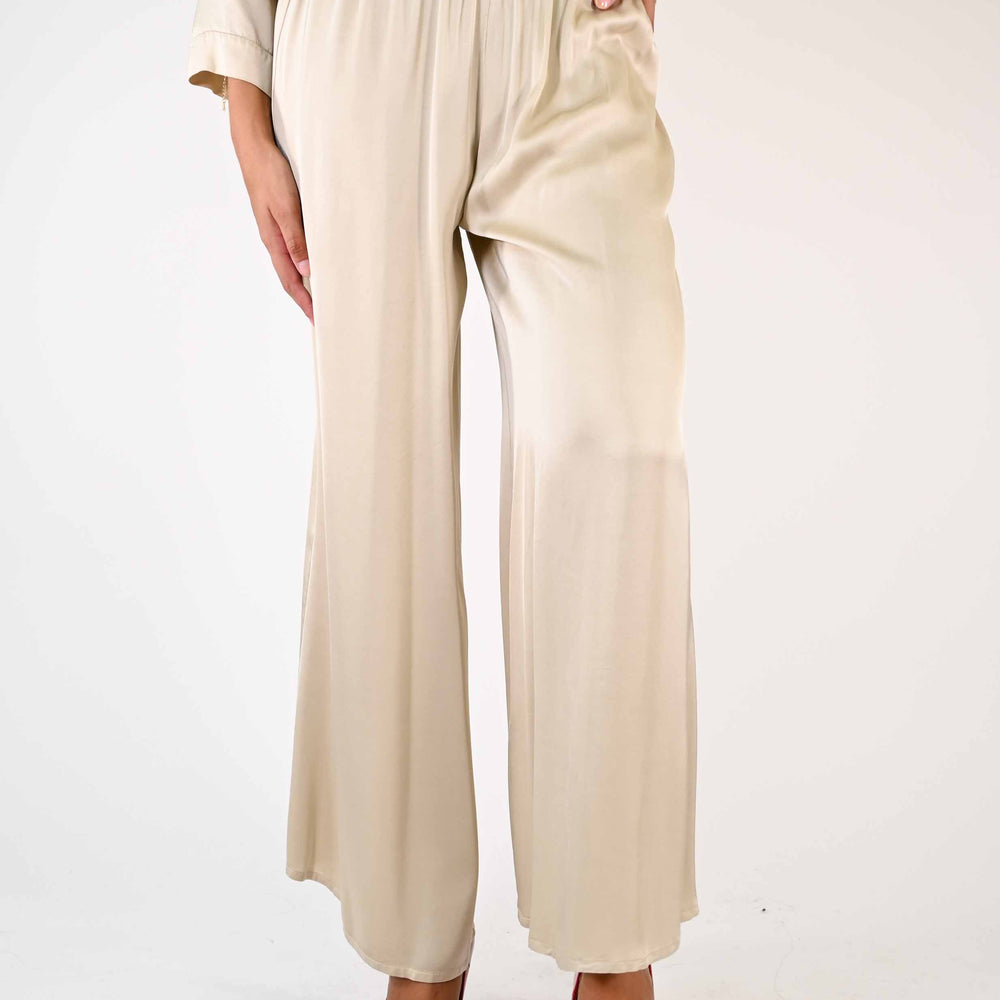 
                      
                        PANTALONE FLUIDO A PALAZZO IN VISCOSA COLOR BEIGE
                      
                    