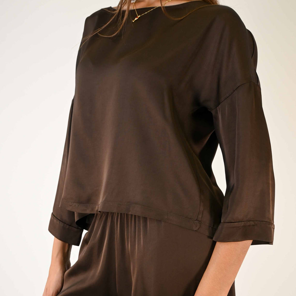 
                  
                    BLUSA A SCATOLA MANICA 3/4 IN VISCOSA COLOR MORO
                  
                