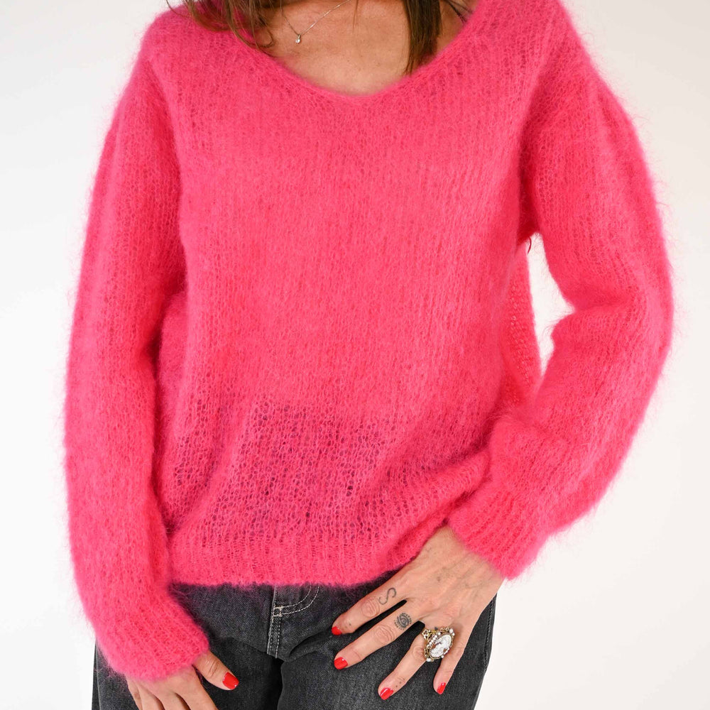 MAGLIA OVER IN MOHAIR SCOLLO V COLOR FUXIA