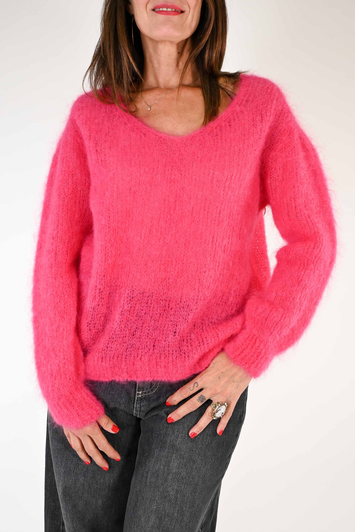 MAGLIA OVER IN MOHAIR SCOLLO V COLOR FUXIA