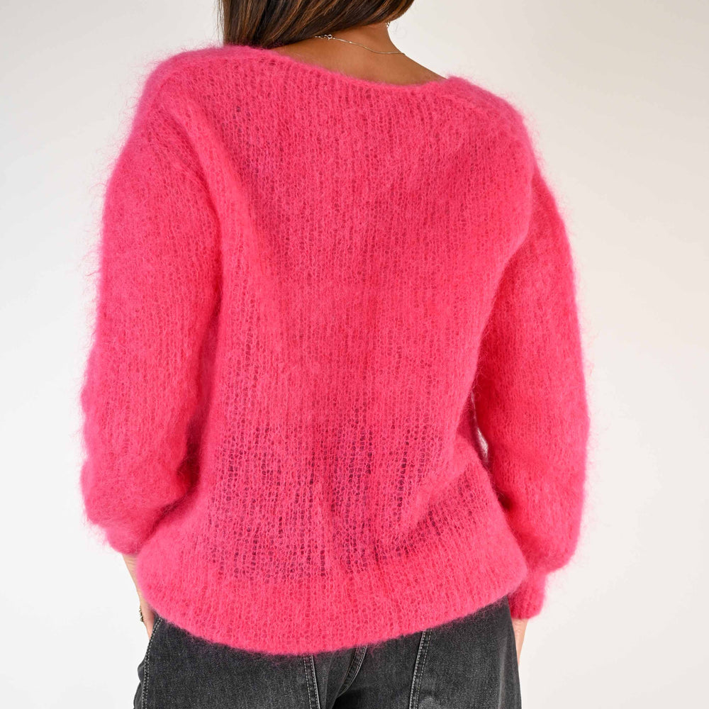 
                  
                    MAGLIA OVER IN MOHAIR SCOLLO V COLOR FUXIA
                  
                