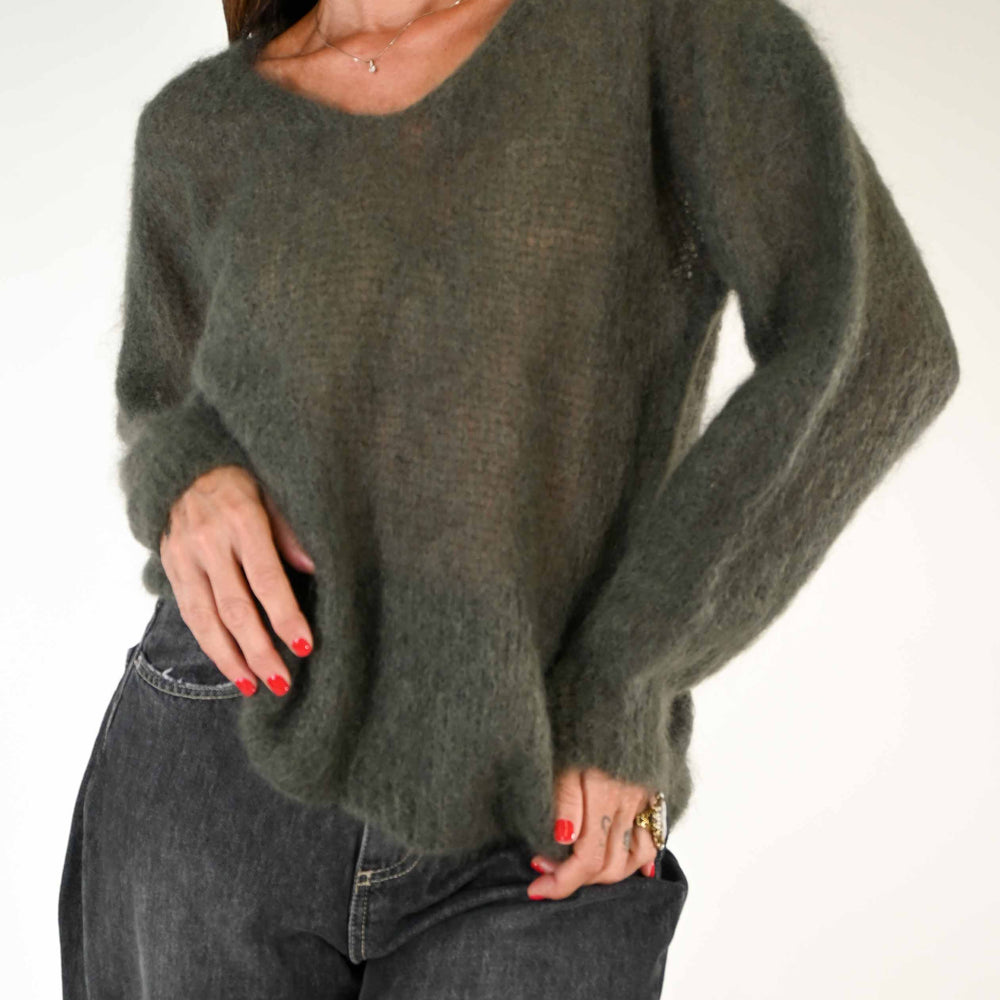 
                      
                        MAGLIA OVER IN MOHAIR SCOLLO V COLOR MILITARE
                      
                    