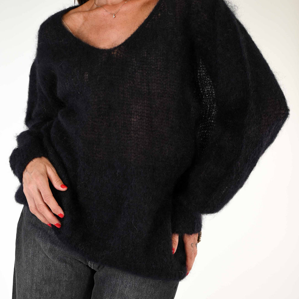 MAGLIA OVER IN MOHAIR SCOLLO V COLOR NERO