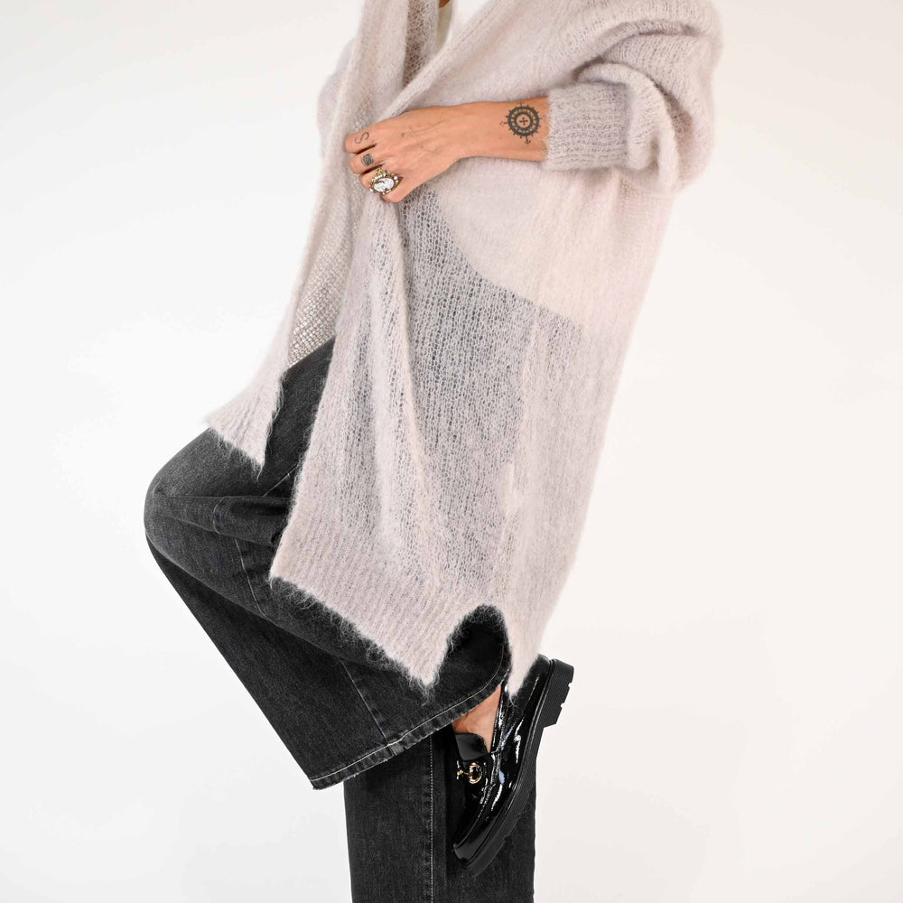 
                  
                    CARDIGAN IN MOHAIR CON SPACCHI COLOR BEIGE
                  
                