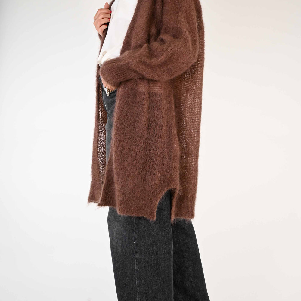 
                      
                        CARDIGAN IN MOHAIR CON SPACCHI COLORE MORO
                      
                    