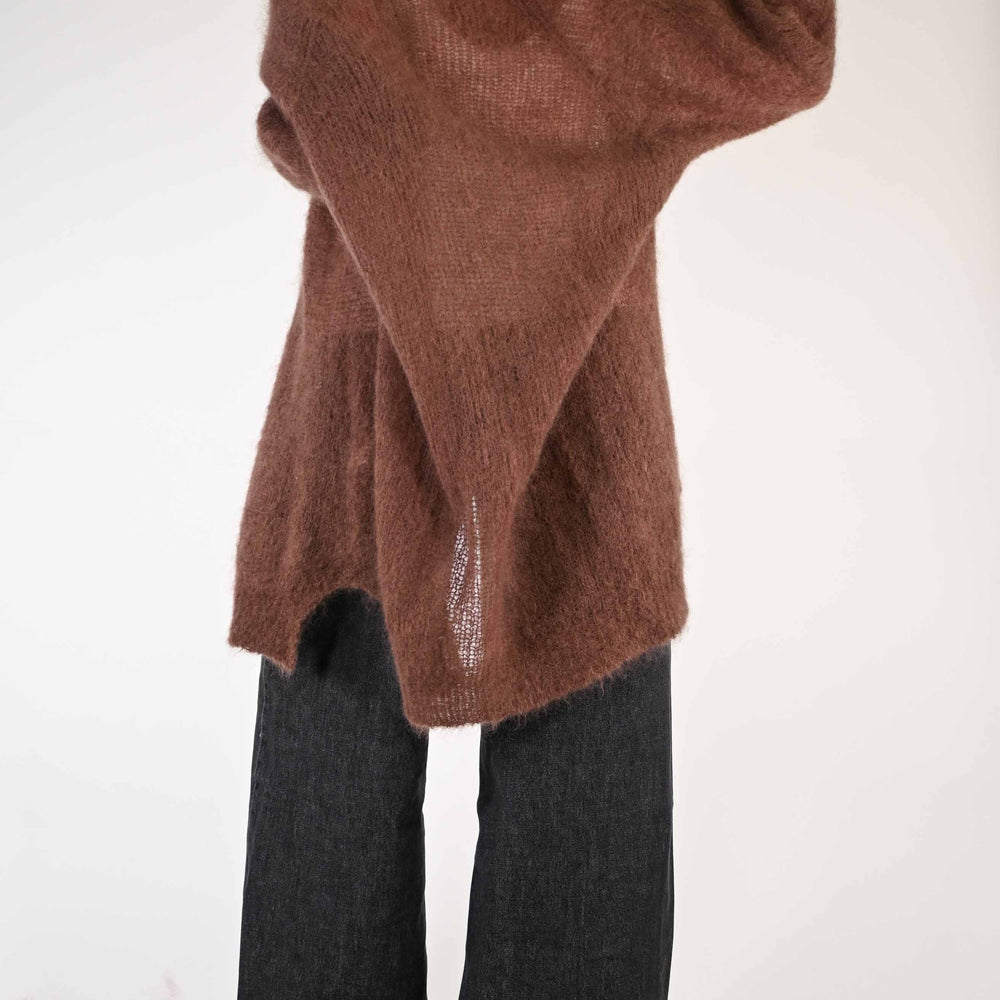 
                      
                        CARDIGAN IN MOHAIR CON SPACCHI COLORE MORO
                      
                    