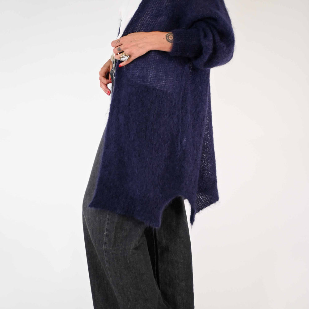 
                  
                    CARDIGAN IN MOHAIR CON SPACCHI COLORE VIOLA
                  
                