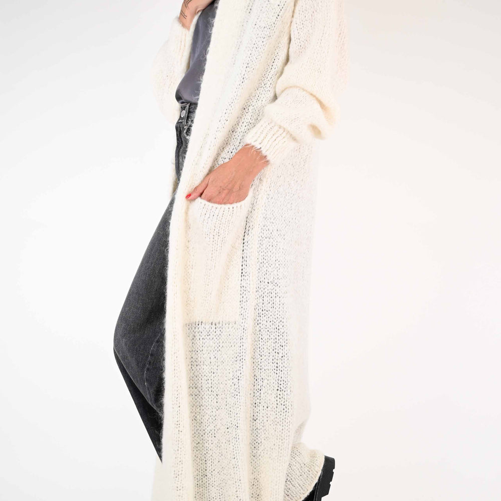 
                  
                    CARDIGAN LUNGO CON TASCHE IN MOHAIR PANNA
                  
                