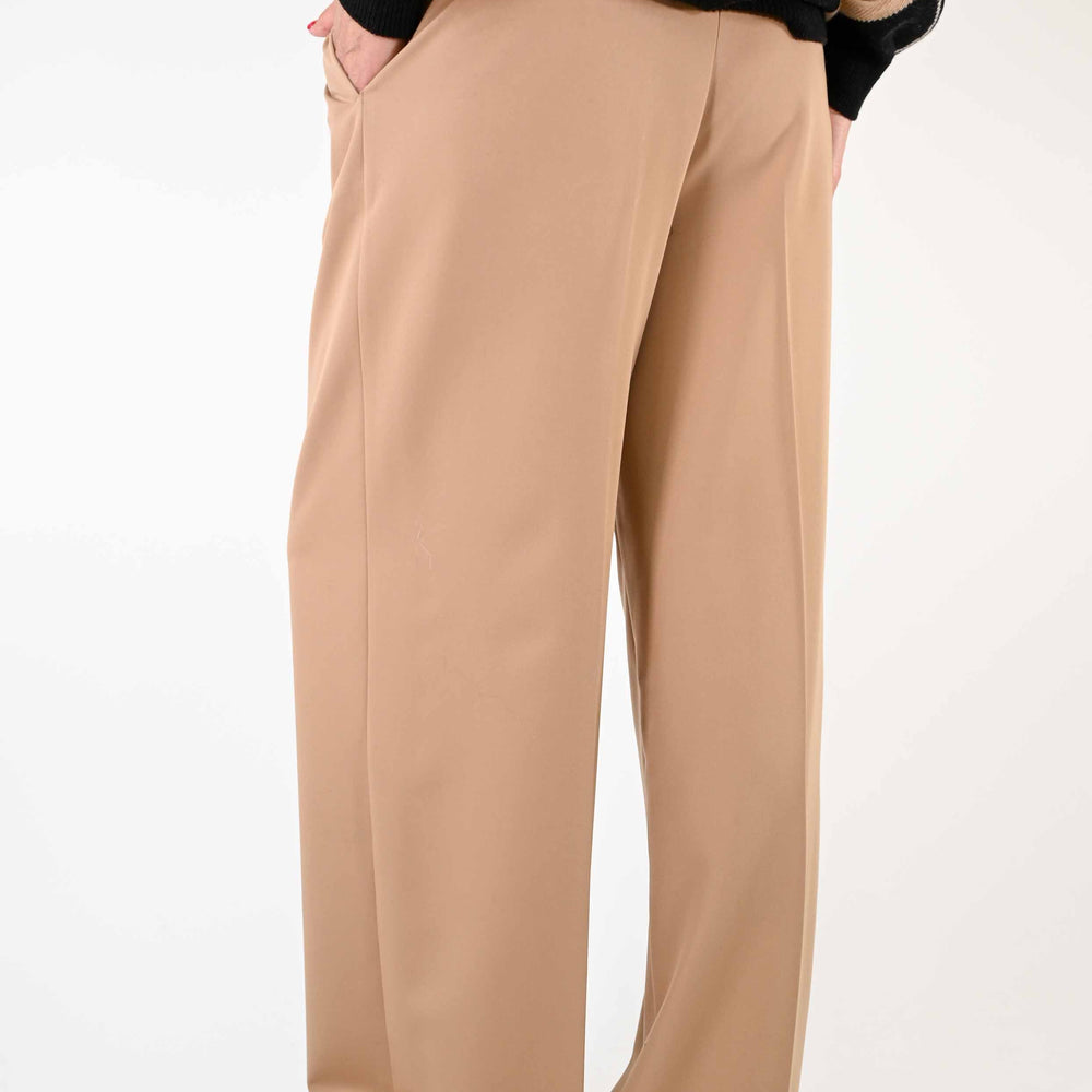 
                  
                    PANTALONE PALAZZO CON COULISSE COLOR CAMMELLO
                  
                