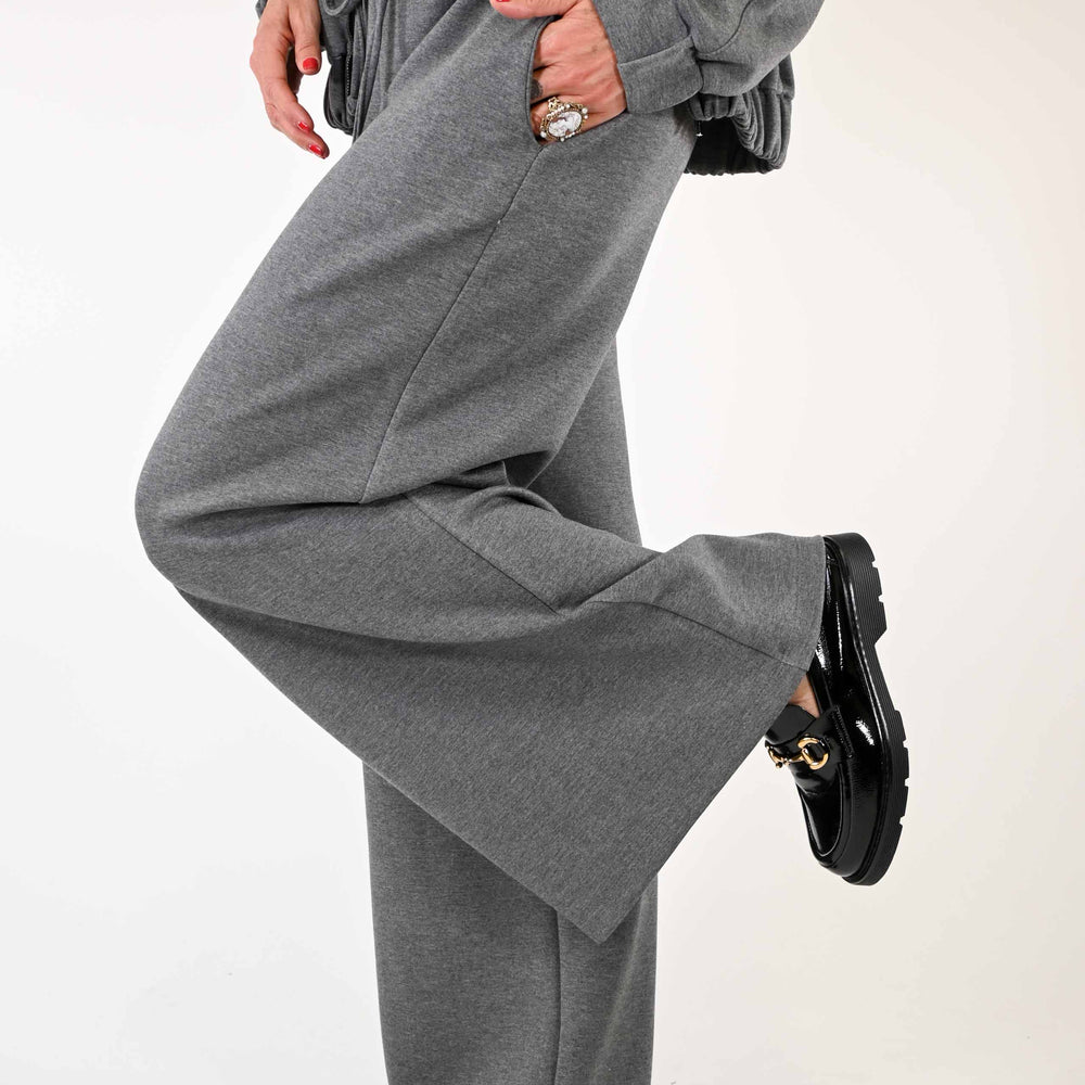 
                  
                    PANTALONE PALAZZO IN NEOPRENE DI VISCOSA GRIGIO
                  
                