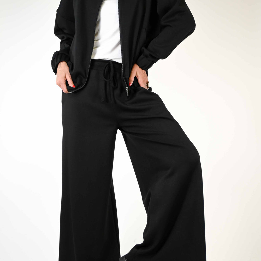 
                  
                    PANTALONE PALAZZO IN NEOPRENE DI VISCOSA NERO
                  
                