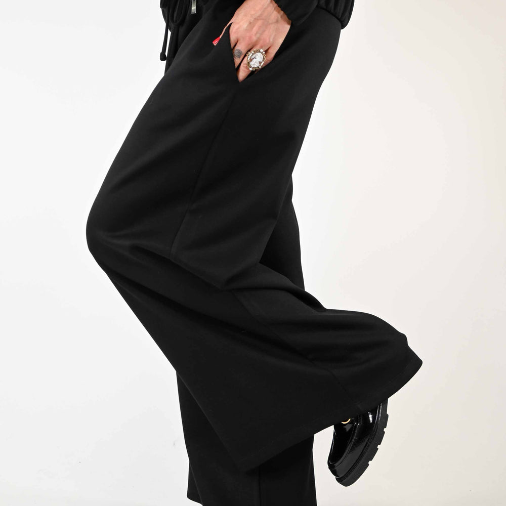 
                  
                    PANTALONE PALAZZO IN NEOPRENE DI VISCOSA NERO
                  
                