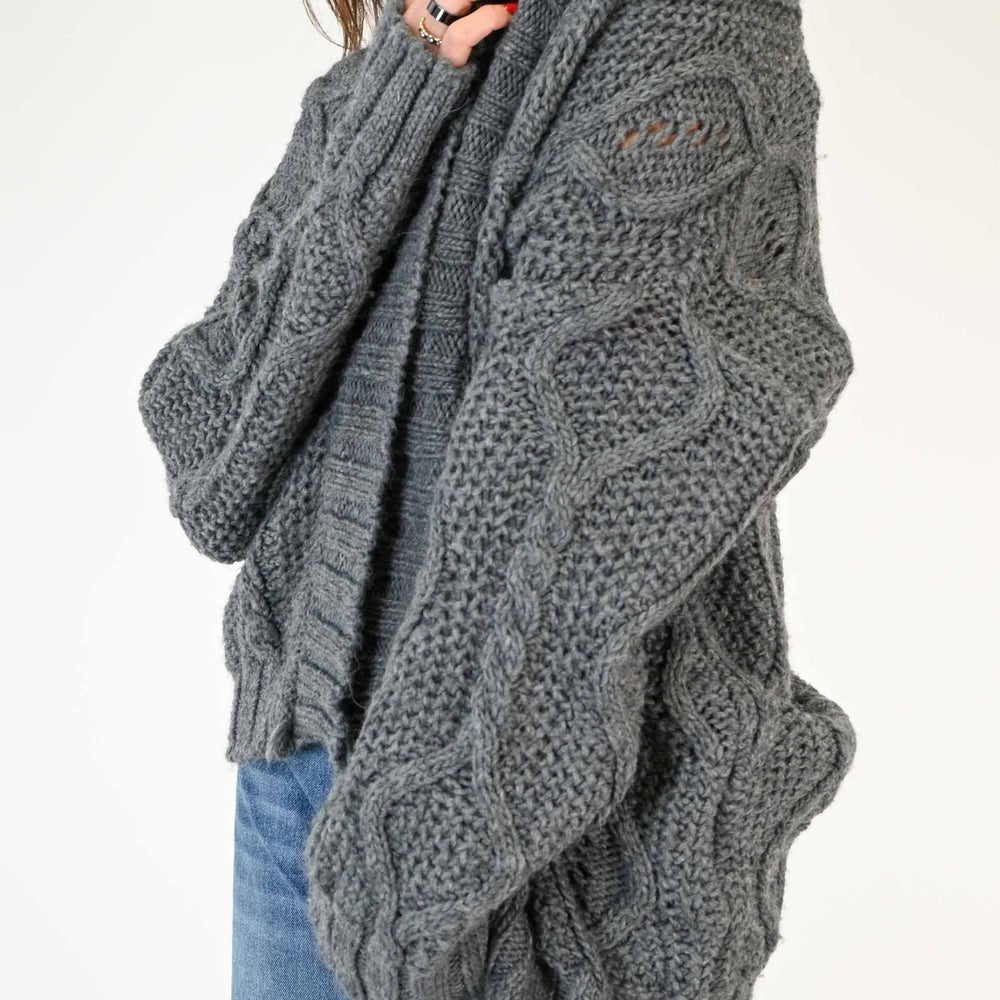 
                      
                        CARDIGAN NORVEGESE A TRECCE COLOR GRIGIO
                      
                    