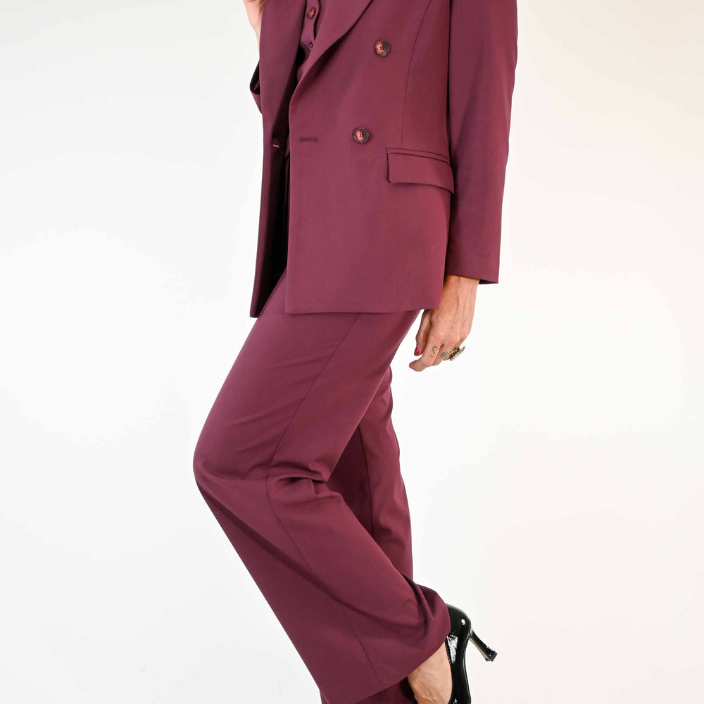 
                      
                        PANTALONE PALAZZO CON PENCE COLOR BORDEAUX
                      
                    