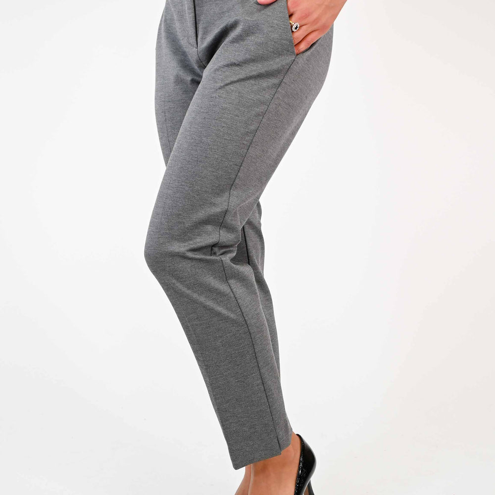 
                  
                    PANTALONE CAPRI IN PUNTO MILANO COLOR GRIGIO
                  
                