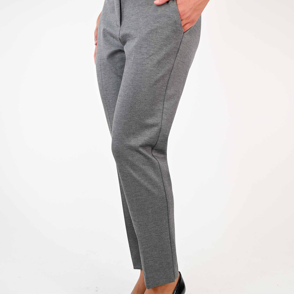 
                  
                    PANTALONE CAPRI IN PUNTO MILANO COLOR GRIGIO
                  
                