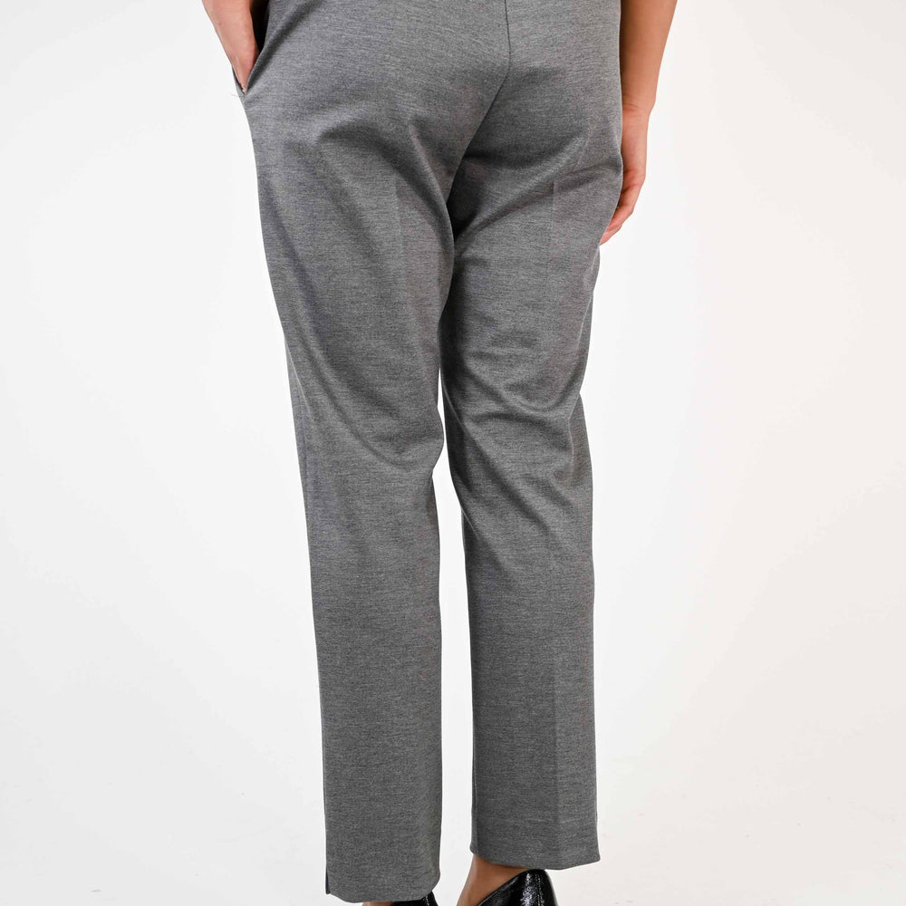 
                  
                    PANTALONE CAPRI IN PUNTO MILANO COLOR GRIGIO
                  
                