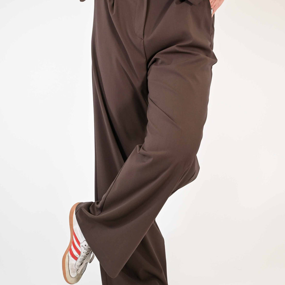 PANTALONE PALAZZO CON PENCE COLOR MORO