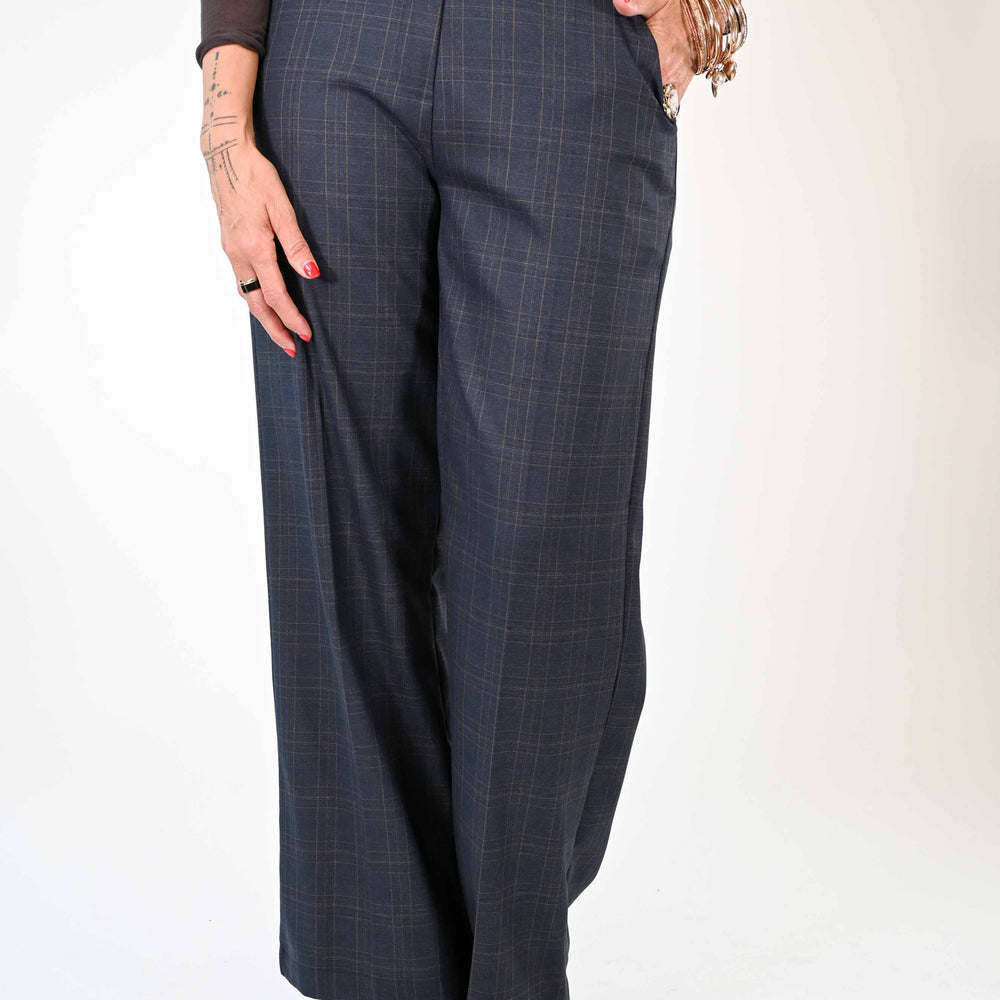 
                  
                    PANTALONE PALAZZO POLIVISCOSA FANTASIA CHECK BLU
                  
                