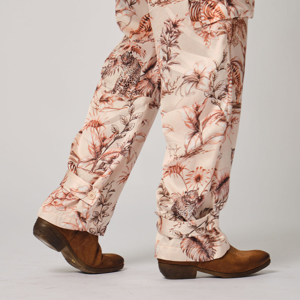 
                      
                        Pantalone cargo Vicolo in viscosa fantasia jungle
                      
                    