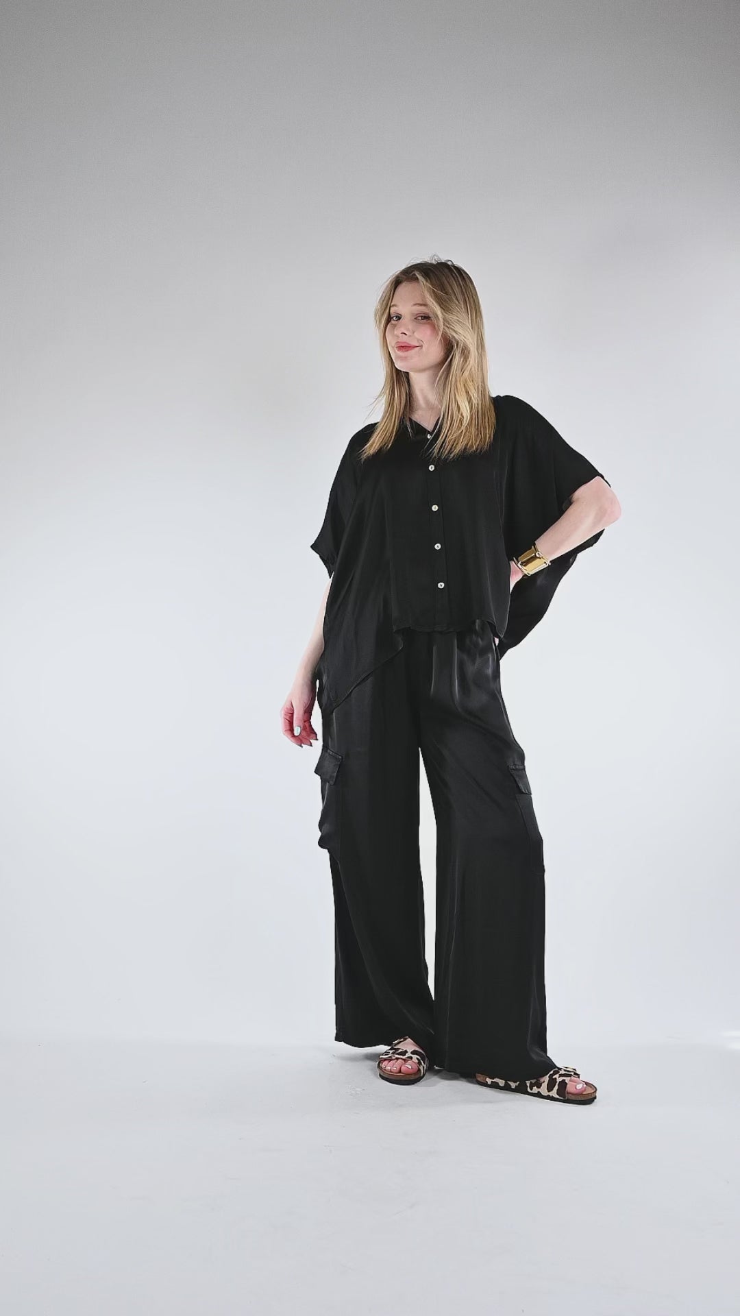TENSIONE IN - PANTALONE PALAZZO CON TASCONI ART. G433P22R/N - NERO