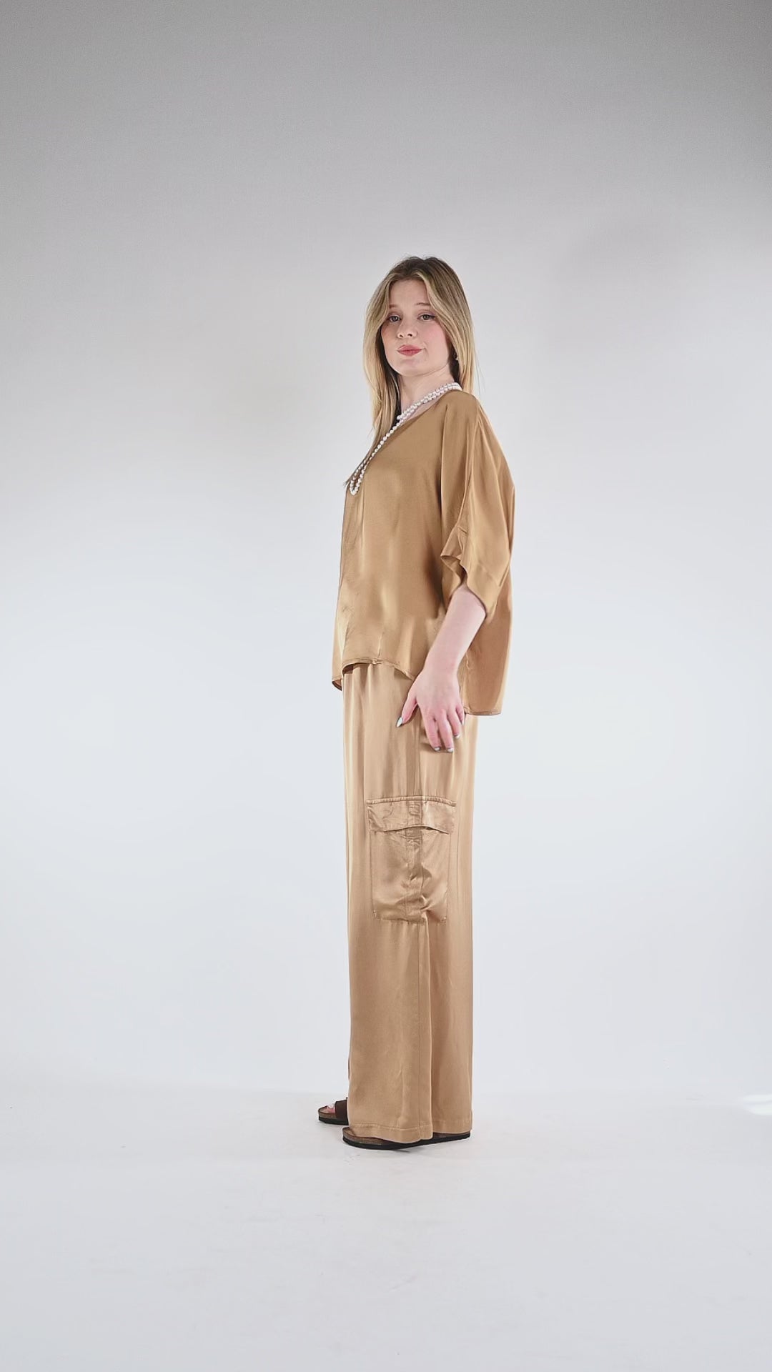 TENSIONE IN - PANTALONE PALAZZO CON TASCONI ART. G433P22R/D - DESERTO